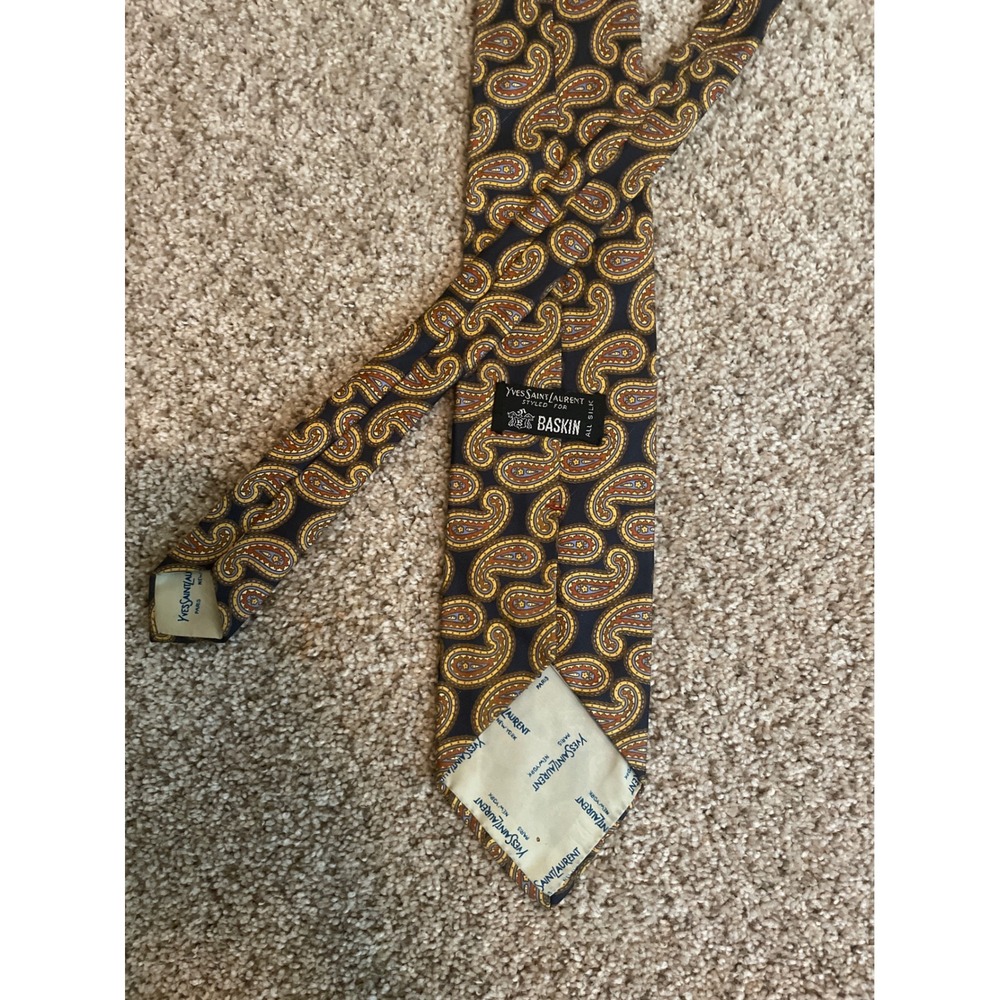 Yves Saint Laurent Mens Tie OS Navy Gold Paisley Silk Designer Vintage Accessory